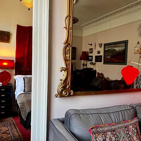 Central Apartment With Parking, Original Art And Antiques 爱丁堡 外观 照片