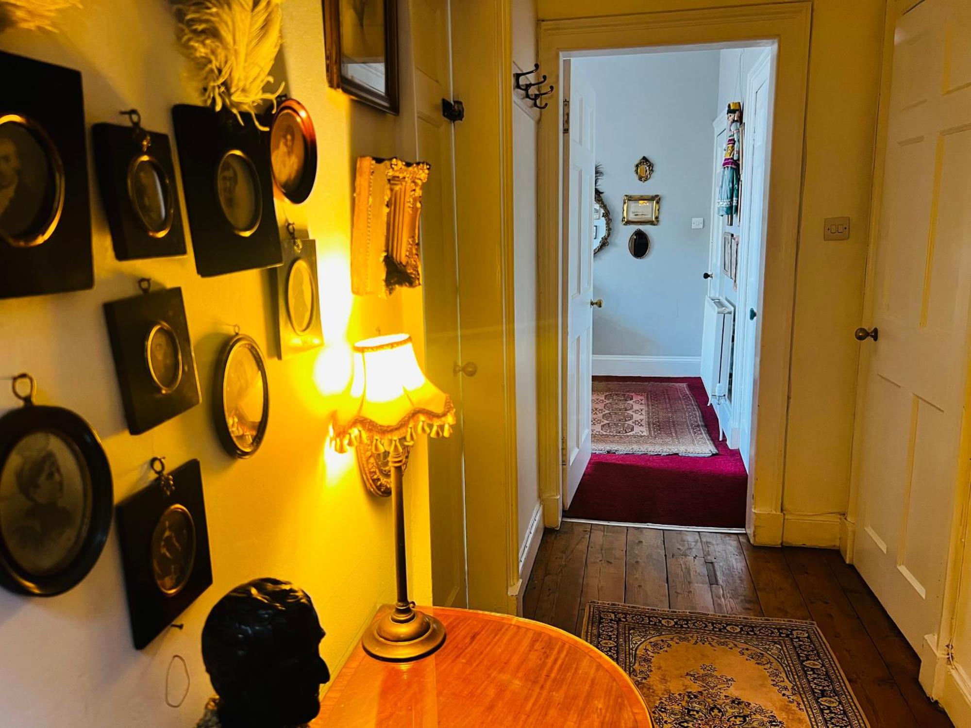 Central Apartment With Parking, Original Art And Antiques 爱丁堡 外观 照片