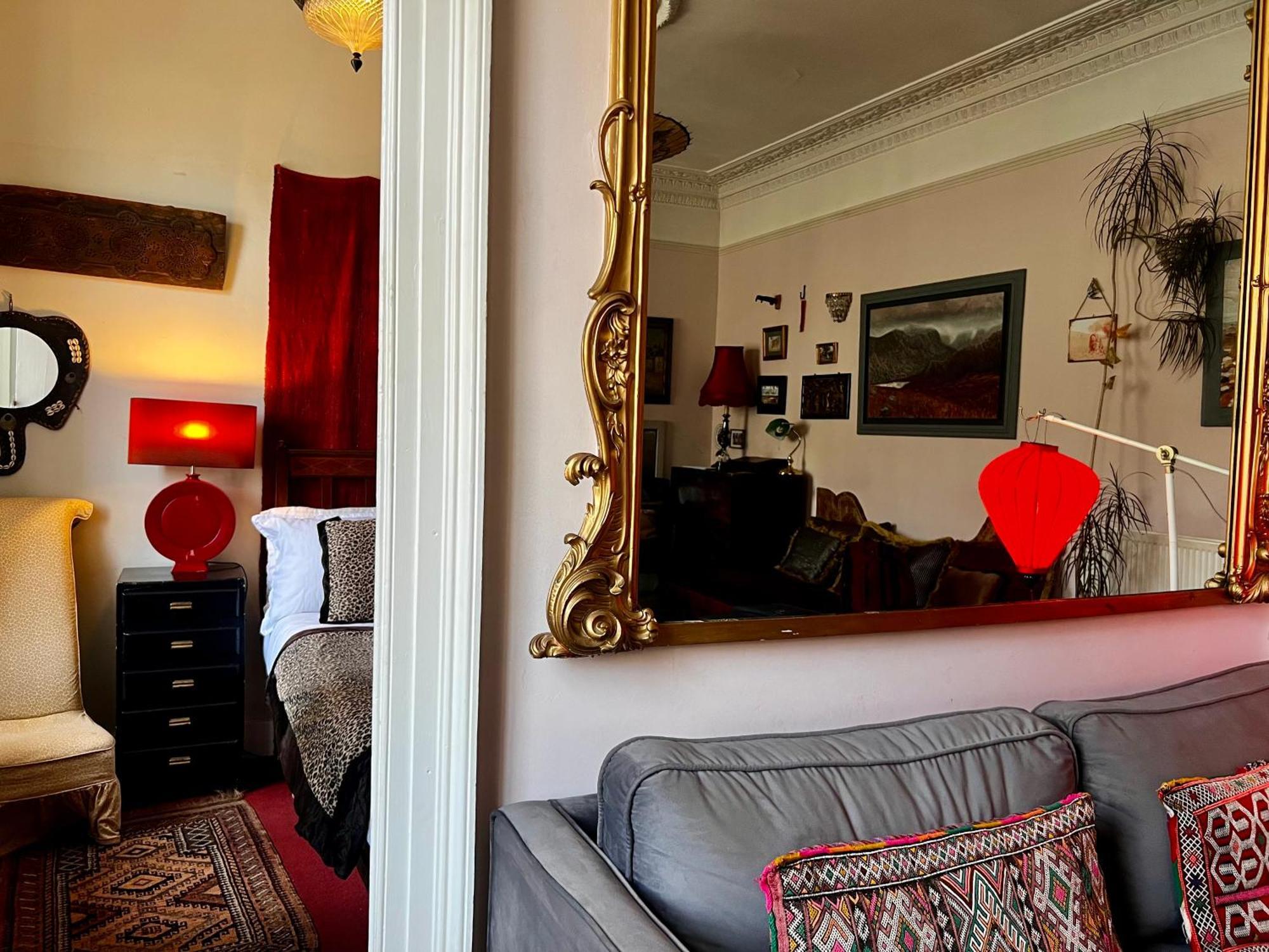 Central Apartment With Parking, Original Art And Antiques 爱丁堡 外观 照片