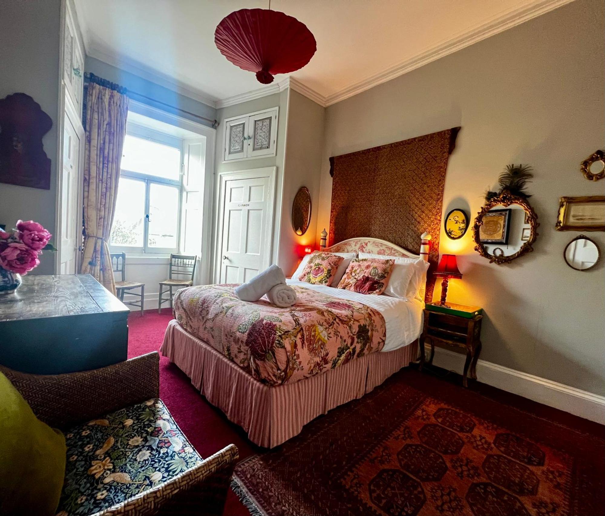 Central Apartment With Parking, Original Art And Antiques 爱丁堡 外观 照片