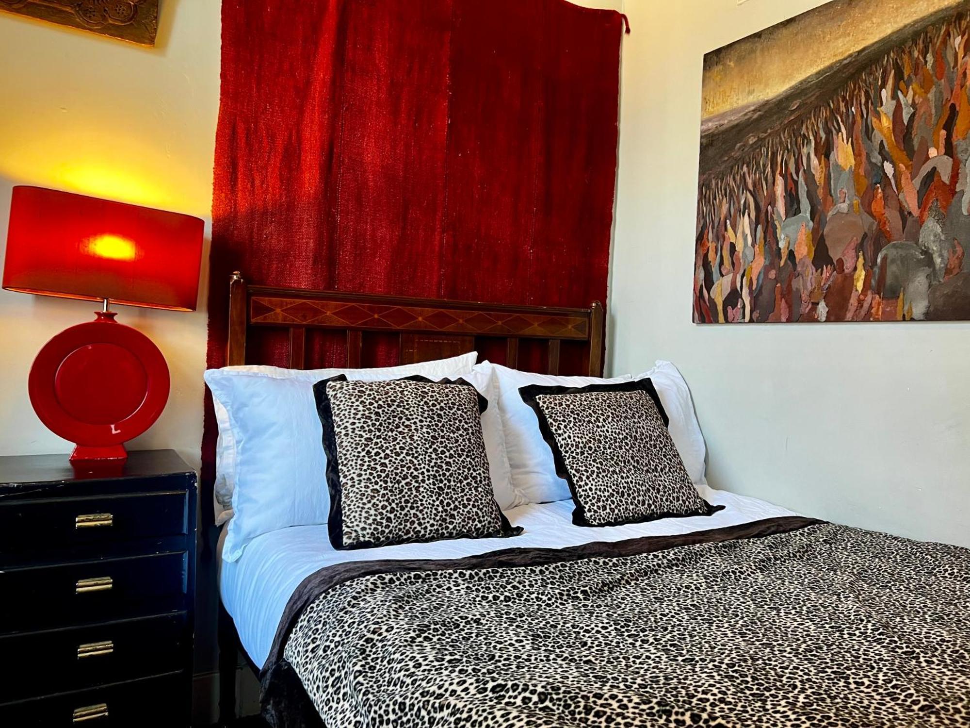Central Apartment With Parking, Original Art And Antiques 爱丁堡 外观 照片