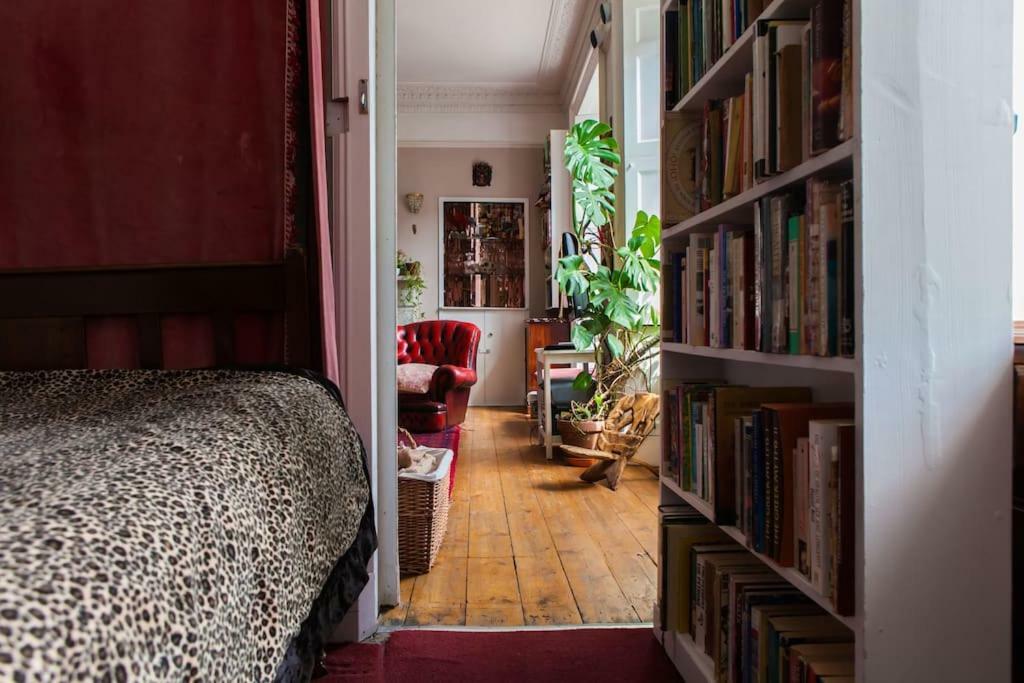 Central Apartment With Parking, Original Art And Antiques 爱丁堡 外观 照片