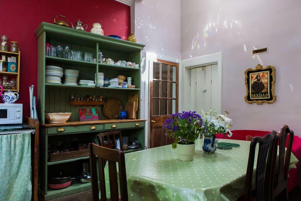 Central Apartment With Parking, Original Art And Antiques 爱丁堡 外观 照片
